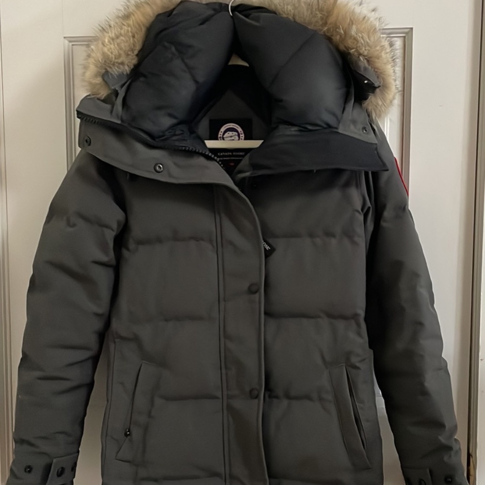 Canada Goose Jacket! Lightly worn only a few times last winter!